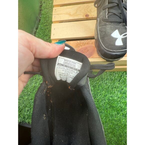 Under Armour- Black/ Gray - Cleats - Size 7.5M main image 5